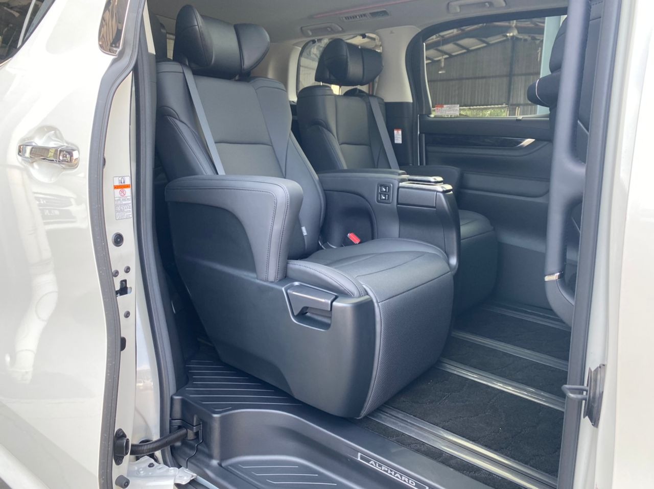 TOYOTA ALPHARD 2.5 SC