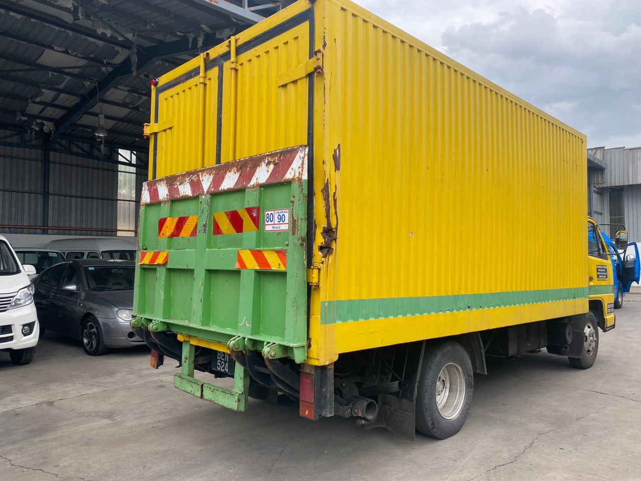BEN524 Isuzu Steel Bonded Lorry with tailgate 14 1/2 kaki