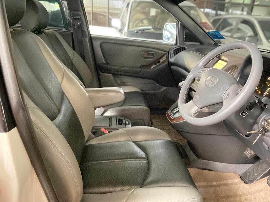 TOYOTA HARRIER 3.0