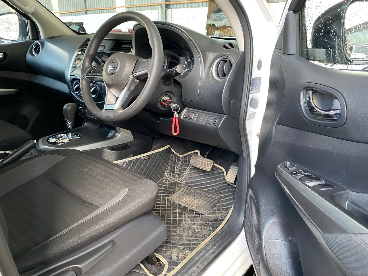 BQT1718 NISSAN NAVARA 2.5SE AT 4WD