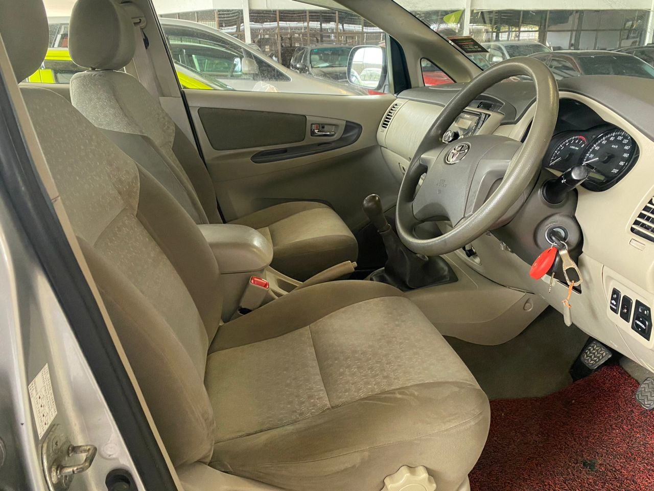 WC1261E TOYOTA INNOVA 2.0E (M)