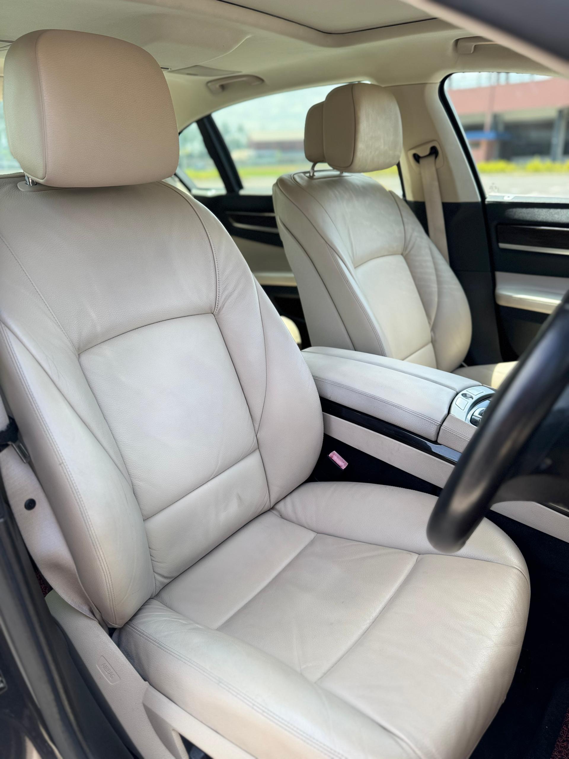 WVB168 BMW 730Li LIMOUSINE