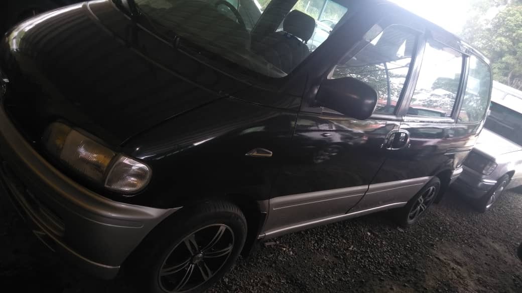 Nissan serena 1.6 MPV