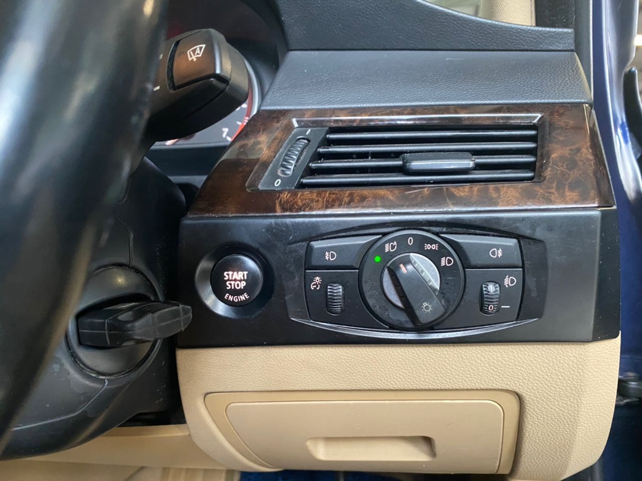 WXV1163 BMW 523I SE (A)
