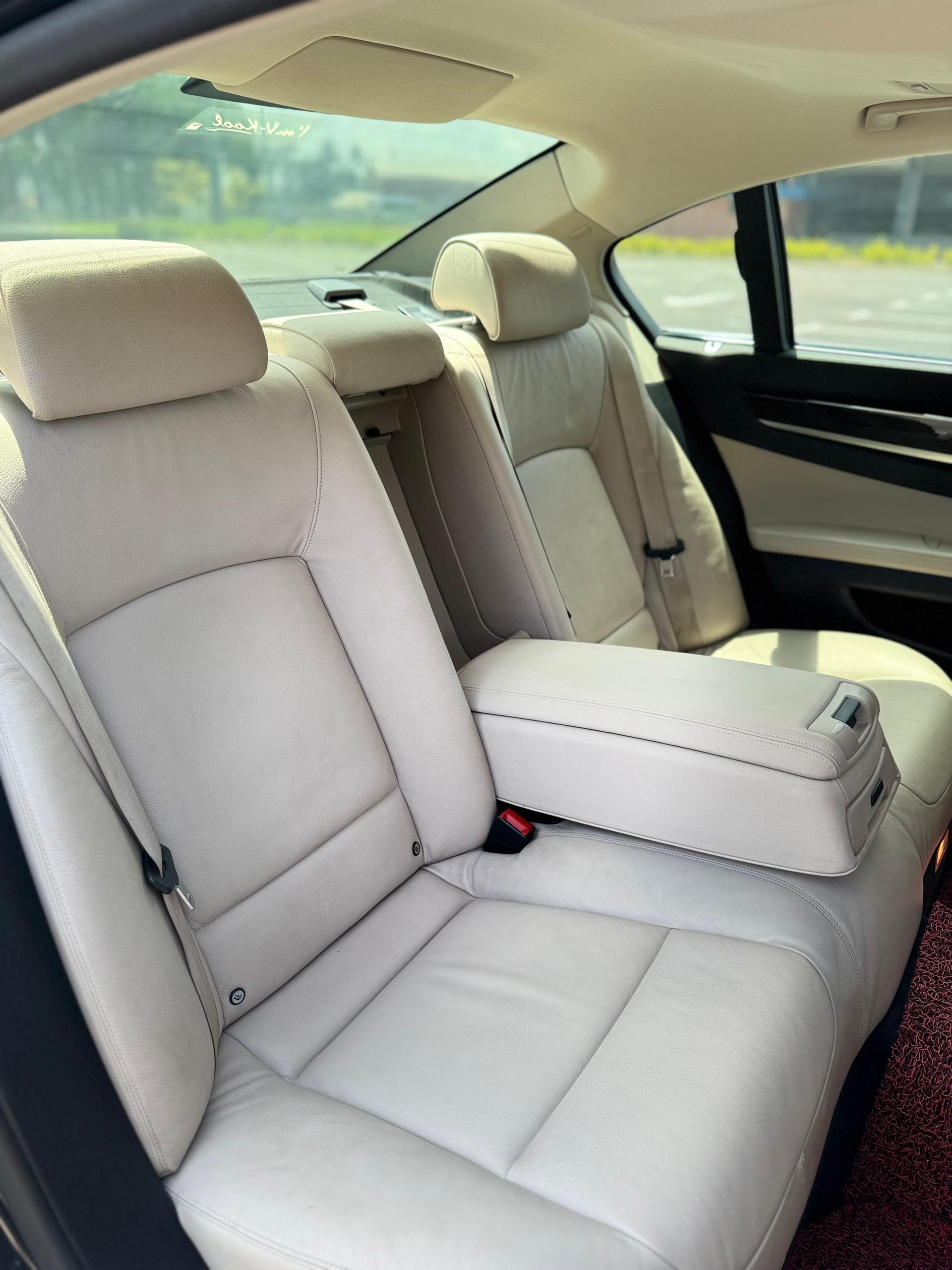 WVB168 BMW 730Li LIMOUSINE