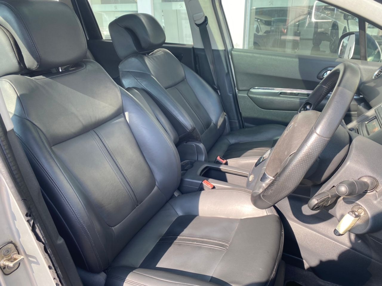 JPG8805 PEUGEOT 5008