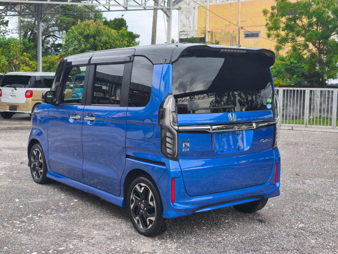 Honda N-BOX Custom
