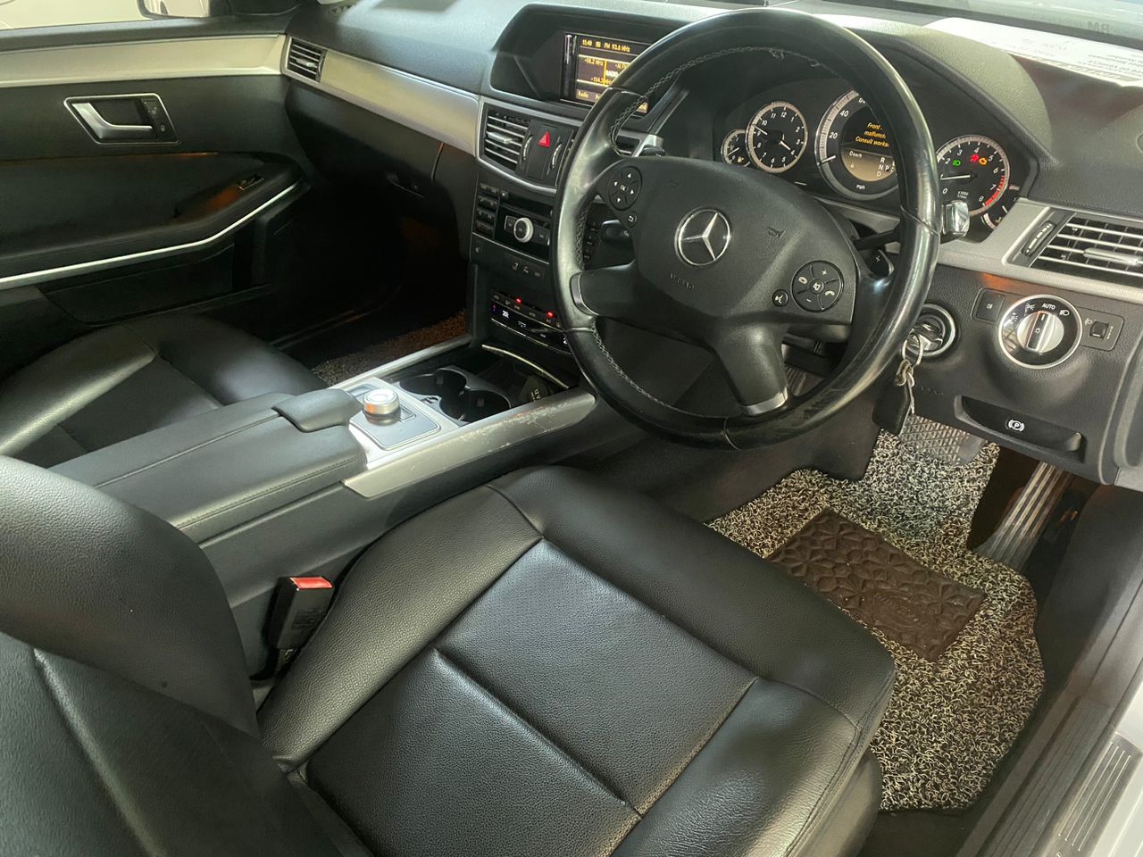 WYV116 MERCEDES BENZ E200