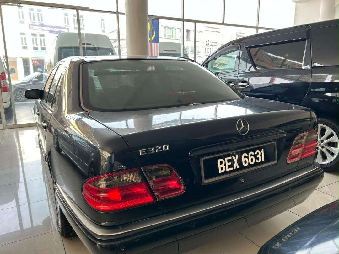 MERCEDES BENZ E300