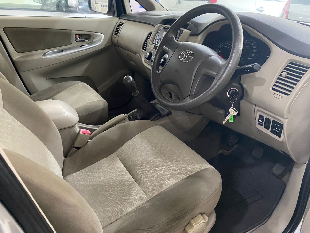 WC3427H TOYOTA INNOVA 2.0E (M)